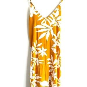 Sunday Showers Maxi Floral  V neck Dress in Yellow size M